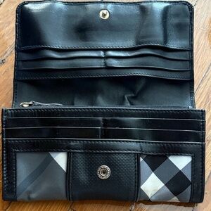 Burberry long folding wallet Smoke Check" or "Beat Check" pattern